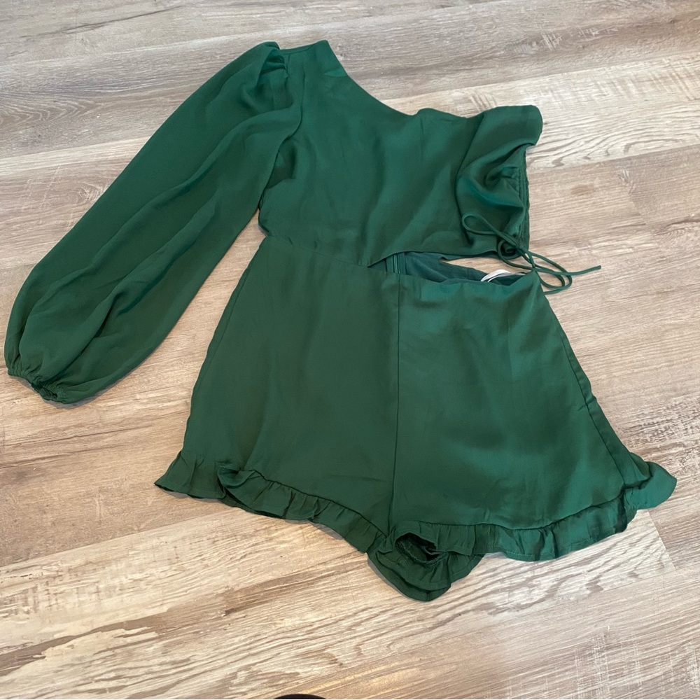 Lulus Romper Size Medium BNWT Peek A Boo Cut Out One Shoulder Green